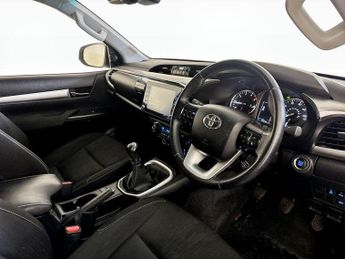 Toyota Hilux 2.8 D-4D Invincible 4WD Euro 6 (s/s) 4dr