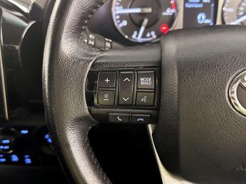 Toyota Hilux 2.8 D-4D Invincible 4WD Euro 6 (s/s) 4dr