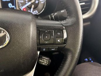 Toyota Hilux 2.8 D-4D Invincible 4WD Euro 6 (s/s) 4dr