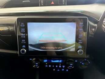 Toyota Hilux 2.8 D-4D Invincible 4WD Euro 6 (s/s) 4dr