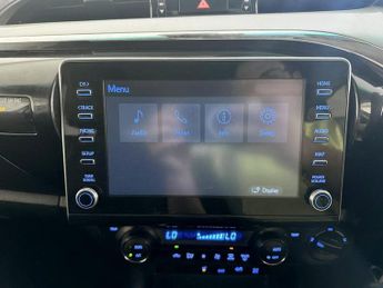 Toyota Hilux 2.8 D-4D Invincible 4WD Euro 6 (s/s) 4dr