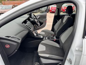 Ford Focus 1.6 Zetec Powershift Euro 5 5dr