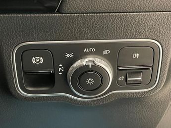 Mercedes-Benz GLA 1.3 GLA200h MHEV Sport (Executive) 7G-DCT Euro 6 (s/s) 5dr