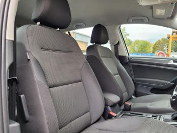 Volkswagen e-Golf 35.8kWh e-Golf Auto 5dr