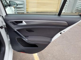 Volkswagen e-Golf 35.8kWh e-Golf Auto 5dr