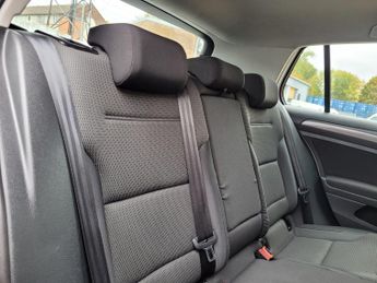 Volkswagen e-Golf 35.8kWh e-Golf Auto 5dr