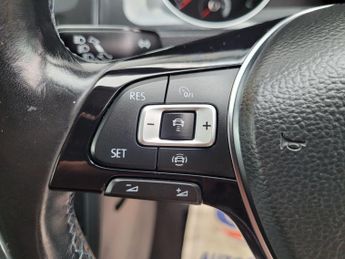 Volkswagen e-Golf 35.8kWh e-Golf Auto 5dr