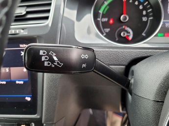 Volkswagen e-Golf 35.8kWh e-Golf Auto 5dr