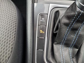 Volkswagen e-Golf 35.8kWh e-Golf Auto 5dr