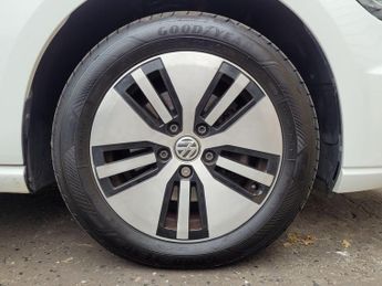 Volkswagen e-Golf 35.8kWh e-Golf Auto 5dr
