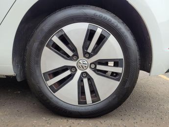Volkswagen e-Golf 35.8kWh e-Golf Auto 5dr