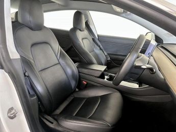 Tesla Model 3 Standard Range Plus Auto RWD 4dr
