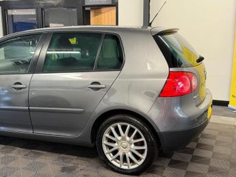 Volkswagen Golf 2.0 TDI GT Sport DSG 5dr