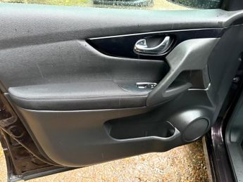 Nissan Qashqai 1.2 DIG-T N-Connecta XTRON 2WD Euro 6 (s/s) 5dr