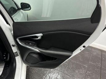 Volvo V40 2.0 D2 R-Design Nav Plus Auto Euro 6 (s/s) 5dr