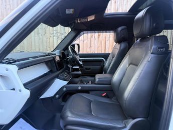 Land Rover Defender 90 3.0 D250 MHEV HSE Auto 4WD Euro 6 (s/s) 3dr