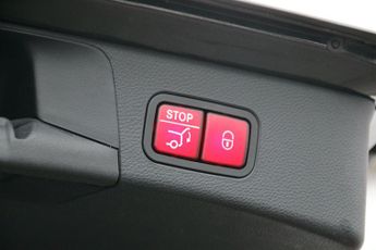 Mercedes-Benz C Class 2.0 C300e 13.5kWh AMG Line Night Edition (Premium Plus) G-Tronic