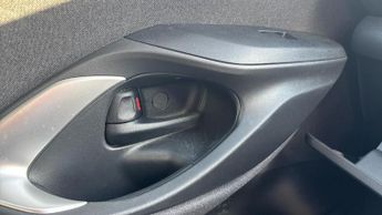 Toyota Yaris 1.5 VVT-h Design E-CVT Euro 6 (s/s) 5dr