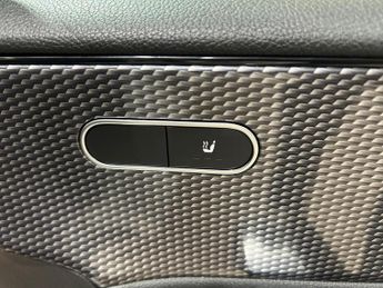 Mercedes-Benz A Class 1.3 A180 Sport (Executive) 7G-DCT Euro 6 (s/s) 5dr