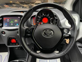 Toyota AYGO 1.0 VVT-i x-trend Funroof x-shift Euro 6 5dr