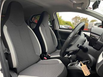 Toyota AYGO 1.0 VVT-i x-trend Funroof x-shift Euro 6 5dr