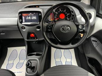 Toyota AYGO 1.0 VVT-i x-trend Funroof x-shift Euro 6 5dr