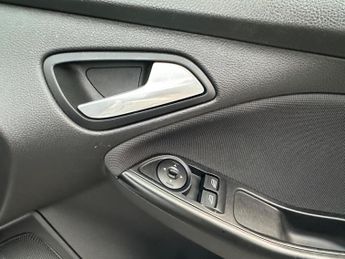 Ford Focus 1.6 Zetec Powershift Euro 5 5dr