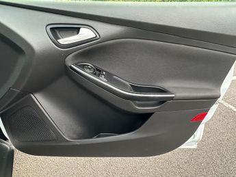 Ford Focus 1.6 Zetec Powershift Euro 5 5dr