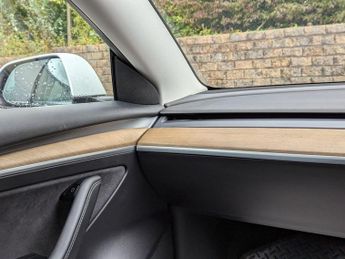 Tesla Model 3 Standard Range Plus Auto RWD 4dr