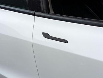 Tesla Model 3 Standard Range Plus Auto RWD 4dr