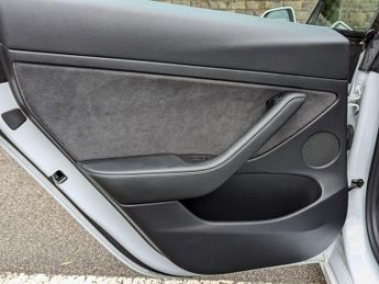 Tesla Model 3 Standard Range Plus Auto RWD 4dr