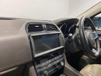 Jaguar F-PACE 2.0 P250i Portfolio Auto AWD Euro 6 (s/s) 5dr