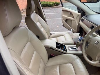 Volvo V70 2.4 D5 SE Lux RTI Nav Geartronic AWD Euro 4 5dr