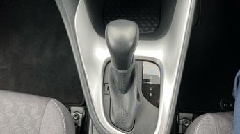 Toyota Yaris 1.5 VVT-h Design E-CVT Euro 6 (s/s) 5dr