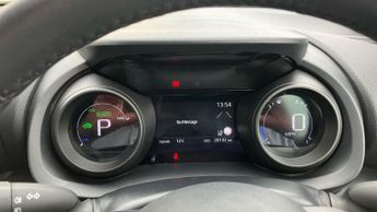 Toyota Yaris 1.5 VVT-h Design E-CVT Euro 6 (s/s) 5dr