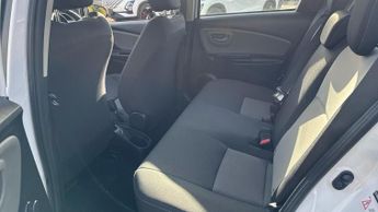Toyota Yaris 1.5 VVT-h Icon Tech E-CVT Euro 6 (s/s) 5dr