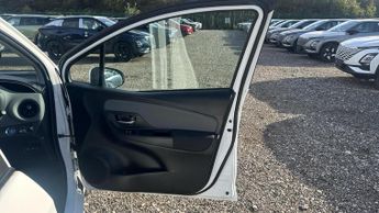 Toyota Yaris 1.5 VVT-h Icon Tech E-CVT Euro 6 (s/s) 5dr