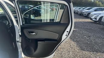 Toyota Yaris 1.5 VVT-h Icon Tech E-CVT Euro 6 (s/s) 5dr