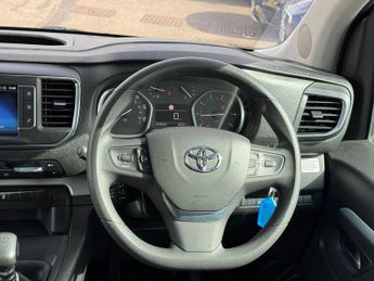 Toyota PROACE Verso 1.6D Shuttle Medium MPV MWB Euro 6 (s/s) 5dr (9 Seat)