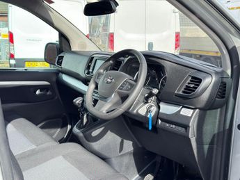 Toyota PROACE Verso 1.6D Shuttle Medium MPV MWB Euro 6 (s/s) 5dr (9 Seat)