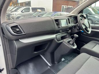 Toyota PROACE Verso 1.6D Shuttle Medium MPV MWB Euro 6 (s/s) 5dr (9 Seat)