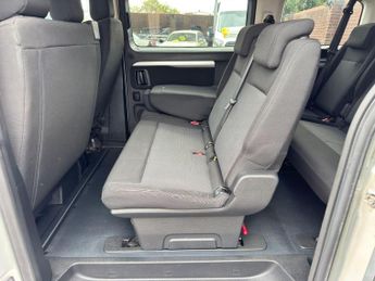 Toyota PROACE Verso 1.6D Shuttle Medium MPV MWB Euro 6 (s/s) 5dr (9 Seat)
