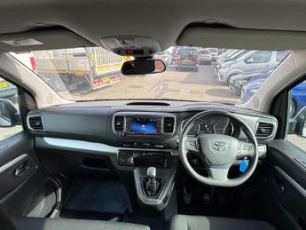 Toyota PROACE Verso 1.6D Shuttle Medium MPV MWB Euro 6 (s/s) 5dr (9 Seat)