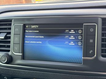 Toyota PROACE Verso 1.6D Shuttle Medium MPV MWB Euro 6 (s/s) 5dr (9 Seat)