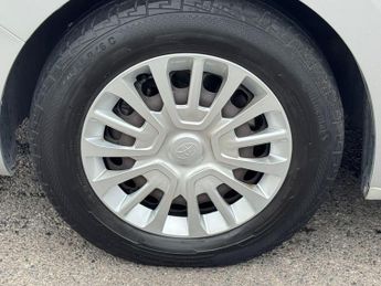 Toyota PROACE Verso 1.6D Shuttle Medium MPV MWB Euro 6 (s/s) 5dr (9 Seat)