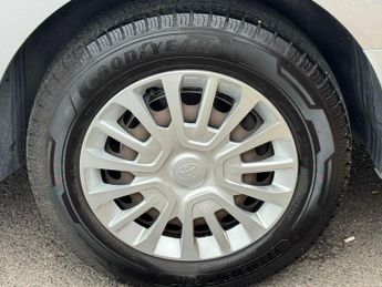 Toyota PROACE Verso 1.6D Shuttle Medium MPV MWB Euro 6 (s/s) 5dr (9 Seat)