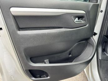 Toyota PROACE Verso 1.6D Shuttle Medium MPV MWB Euro 6 (s/s) 5dr (9 Seat)