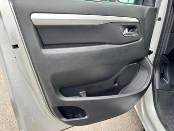 Toyota PROACE Verso 1.6D Shuttle Medium MPV MWB Euro 6 (s/s) 5dr (9 Seat)