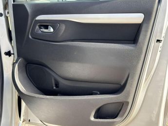 Toyota PROACE Verso 1.6D Shuttle Medium MPV MWB Euro 6 (s/s) 5dr (9 Seat)