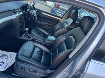 Skoda Superb 2.0 TDI Elegance DSG Euro 5 5dr